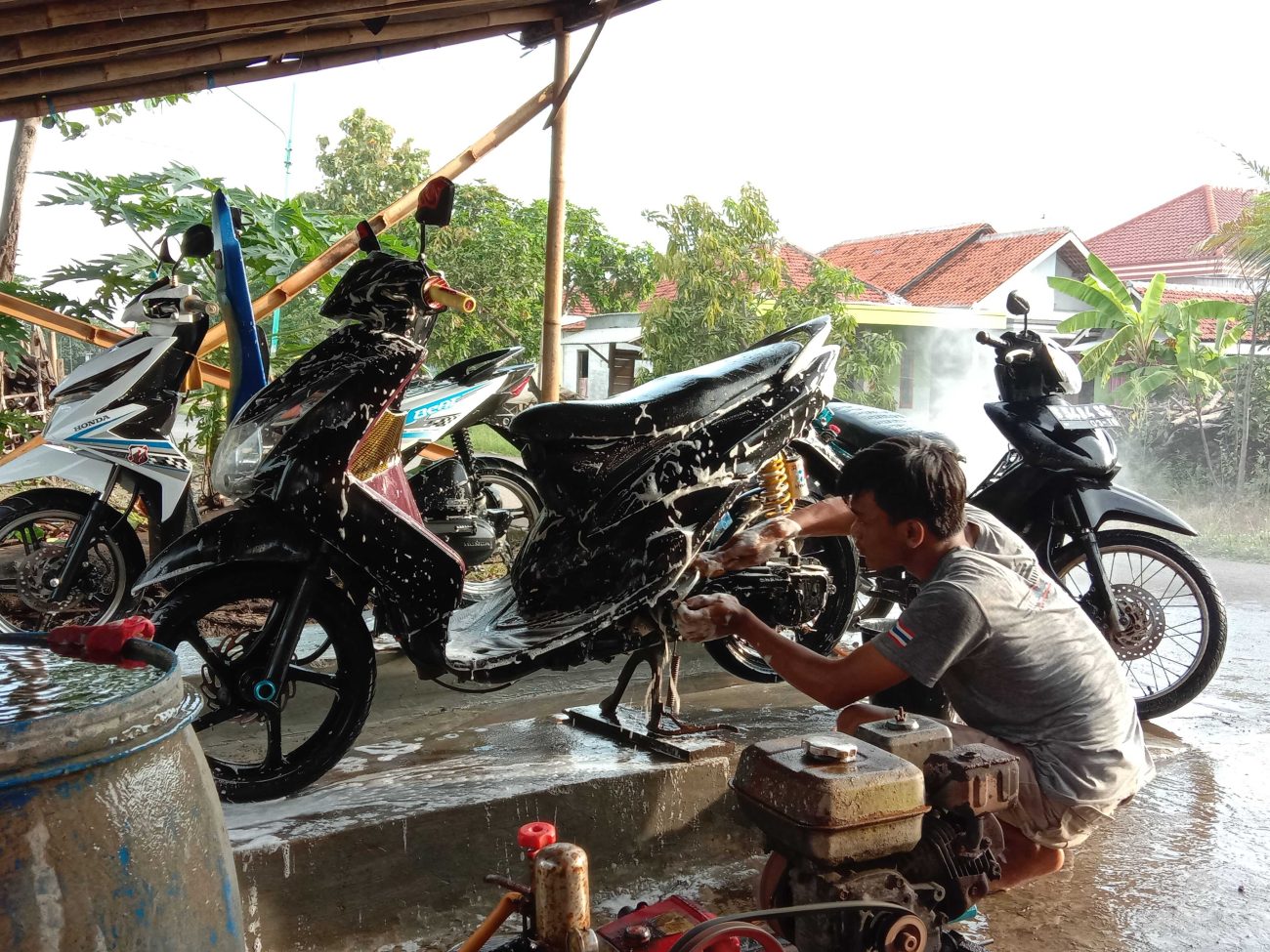 Strategi Ampuh Agar Bisnis Cuci Motor Ramai Pengunjung Setiap Waktu
